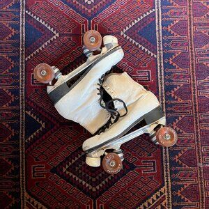 VINTAGE Women's White Leather Roller Skates - Size 9